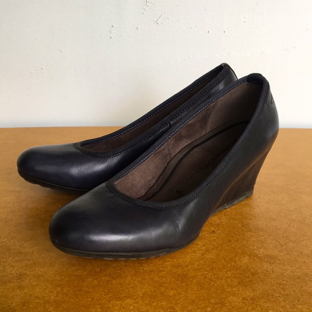 Tamaris Dark Navy Leather Wedge Pumps